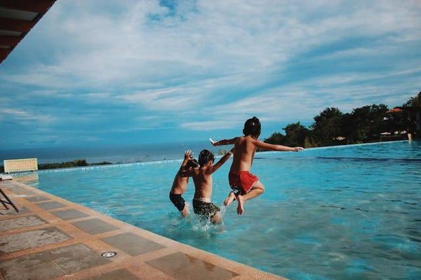 Camping 3 étoiles en Gironde pour allier détente et piscine !